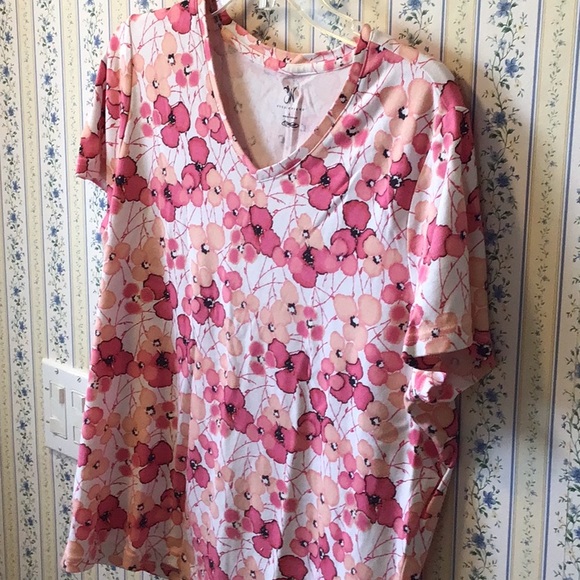 V-neck shirt - Picture 2 of 2